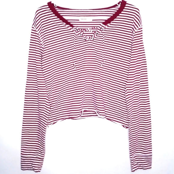 Hollister Tops - Hollister Crop Top